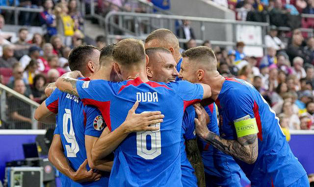 匈牙利神奇逆转，主场-艰难击败斯洛伐克